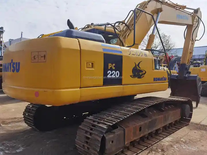 Good Condition Komatsu Used PC220-7 Hydraulic Crawler Excavator Suitable For Construction/ Agriculture Digging - Ekskavator me zinxhirë: foto 3 Good Condition Komatsu Used PC220-7 Hydraulic Crawler Excavator Suitable For Construction/ Agriculture Digging - Ekskavator me zinxhirë: foto 3