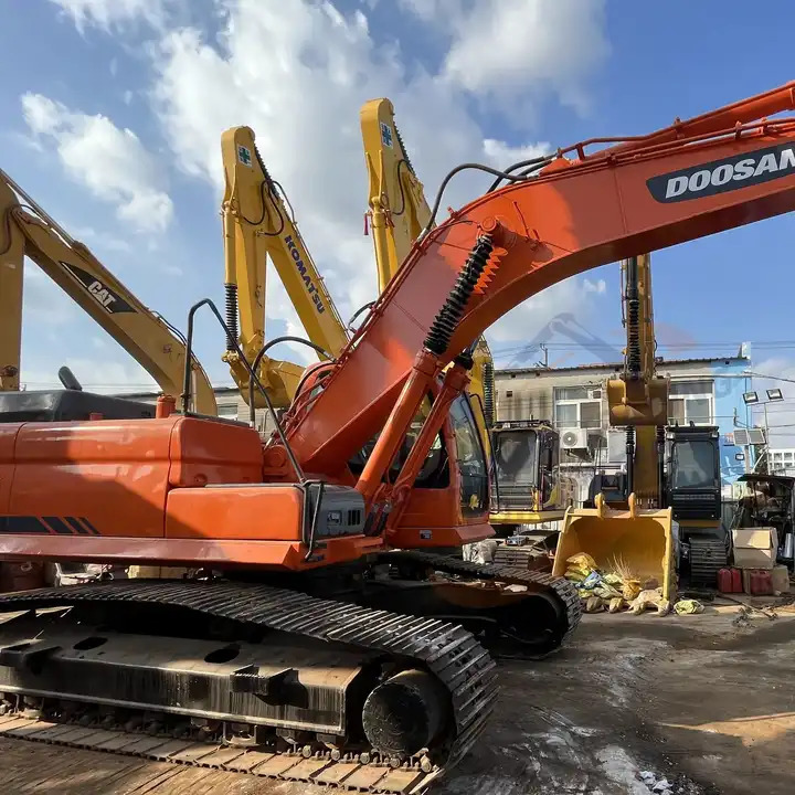Low running hours Used Machinery Doosan300 dx300lc Hydraulic Crawler Backhoe Digger 30ton Used Excavator Doosan DX300LC - Ekskavator me zinxhirë: foto 1 Low running hours Used Machinery Doosan300 dx300lc Hydraulic Crawler Backhoe Digger 30ton Used Excavator Doosan DX300LC - Ekskavator me zinxhirë: foto 1