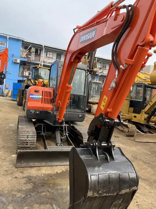 Original 6ton Doosan Dx60 used Hydraulic Crawler mini Excavator Doosan DX60 Excavator in Stock - Ekskavator me zinxhirë: foto 4 Original 6ton Doosan Dx60 used Hydraulic Crawler mini Excavator Doosan DX60 Excavator in Stock - Ekskavator me zinxhirë: foto 4