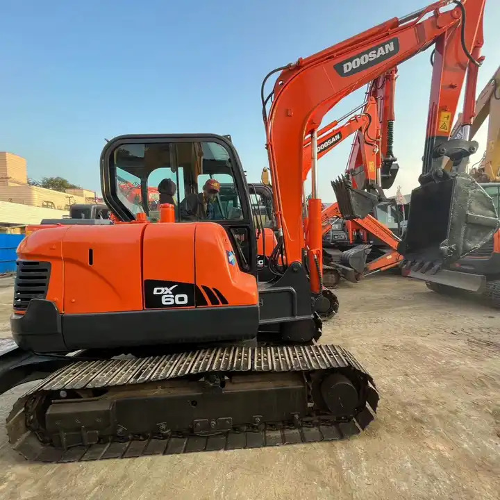 Original Top Sale High Performance Slightly Used Doosan Dx60 Tracked Excavator For Landscaping In Shanghai - Ekskavator me zinxhirë: foto 2 Original Top Sale High Performance Slightly Used Doosan Dx60 Tracked Excavator For Landscaping In Shanghai - Ekskavator me zinxhirë: foto 2