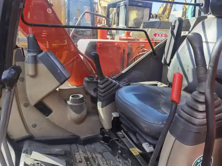 Original Used Excavator Made In Japan Tata Hitachi Zx60 Heavy Equipment 6 Tons 90% New - Ekskavator me zinxhirë: foto 5 Original Used Excavator Made In Japan Tata Hitachi Zx60 Heavy Equipment 6 Tons 90% New - Ekskavator me zinxhirë: foto 5