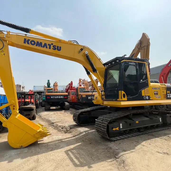 PC220-8 USED EXCAVATOR Good Condition Komatsu PC 200 Original Japan Cheap Used Excavators Used Original Japan Komatsu pc200-8 - Ekskavator me zinxhirë: foto 1 PC220-8 USED EXCAVATOR Good Condition Komatsu PC 200 Original Japan Cheap Used Excavators Used Original Japan Komatsu pc200-8 - Ekskavator me zinxhirë: foto 1
