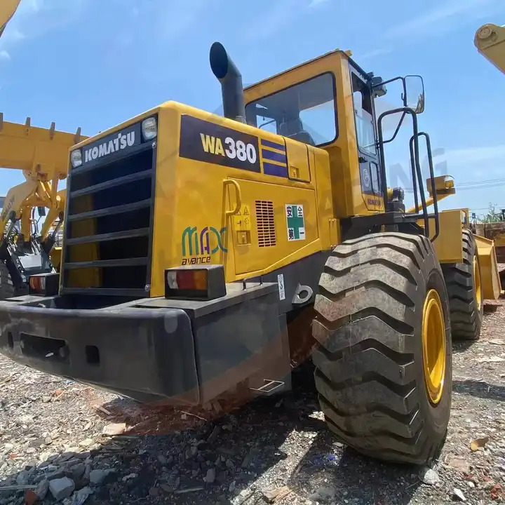 Second Hand Japan Made Komatsu Wa380-3 Front Loader Used Original Painting Komatsu Wa 380-3 in Stock for Sale - Fadrom me goma: foto 1 Second Hand Japan Made Komatsu Wa380-3 Front Loader Used Original Painting Komatsu Wa 380-3 in Stock for Sale - Fadrom me goma: foto 1