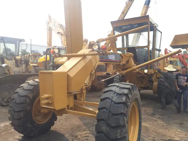 Used Cat 140H motor grader with good condition,USED heavy equipment used motor grader CAT 140H grader in China on sale - Makinë niveluese: foto 3 Used Cat 140H motor grader with good condition,USED heavy equipment used motor grader CAT 140H grader in China on sale - Makinë niveluese: foto 3