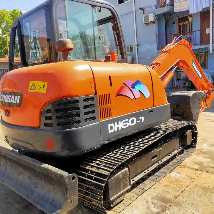 Used Doosan Machinery for Sale Mini excavator DH55-V DH60-7 for sale Fast Delivery Competitive Price Digger Hydraulic Excavator - Ekskavator me zinxhirë: foto 5 Used Doosan Machinery for Sale Mini excavator DH55-V DH60-7 for sale Fast Delivery Competitive Price Digger Hydraulic Excavator - Ekskavator me zinxhirë: foto 5