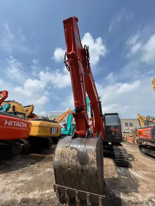 Used excavator Hitachi ZX120 Japanese second hand Excavadoras de segunda mano - Ekskavator: foto 4 Used excavator Hitachi ZX120 Japanese second hand Excavadoras de segunda mano - Ekskavator: foto 4