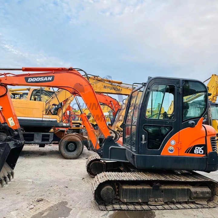 Used excavator doosan dx60 excavators earth-moving machinery doosan dx60 dx80 dx75 dx225 dh60 dh60-7for sale - Ekskavator me zinxhirë: foto 1 Used excavator doosan dx60 excavators earth-moving machinery doosan dx60 dx80 dx75 dx225 dh60 dh60-7for sale - Ekskavator me zinxhirë: foto 1