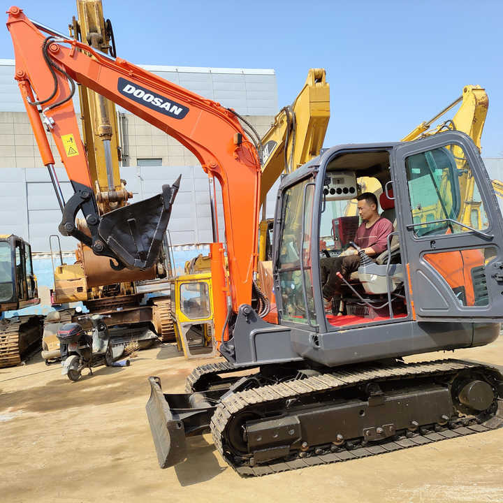Used excavator doosan dx60 excavators machinery doosan dx60 dx80 dx75 dx225 dh60 dh60-7 excavator - Ekskavator me zinxhirë: foto 1 Used excavator doosan dx60 excavators machinery doosan dx60 dx80 dx75 dx225 dh60 dh60-7 excavator - Ekskavator me zinxhirë: foto 1