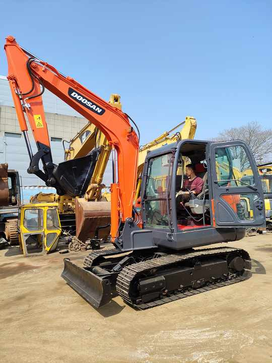 Used excavator doosan dx60 excavators machinery doosan dx60 dx80 dx75 dx225 dh60 dh60-7 excavator - Ekskavator me zinxhirë: foto 3 Used excavator doosan dx60 excavators machinery doosan dx60 dx80 dx75 dx225 dh60 dh60-7 excavator - Ekskavator me zinxhirë: foto 3
