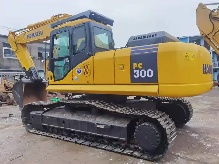 Used 30 ton good quality Komatsu PC300-7 original Japan excavator in cheap price for sale - Ekskavator me zinxhirë: foto 5 Used 30 ton good quality Komatsu PC300-7 original Japan excavator in cheap price for sale - Ekskavator me zinxhirë: foto 5