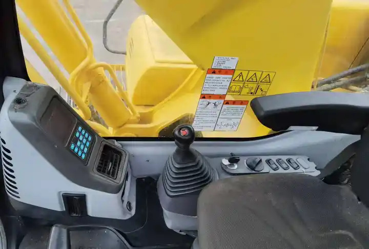 Used 30 ton good quality Komatsu PC300-7 original Japan excavator in cheap price for sale - Ekskavator me zinxhirë: foto 4 Used 30 ton good quality Komatsu PC300-7 original Japan excavator in cheap price for sale - Ekskavator me zinxhirë: foto 4