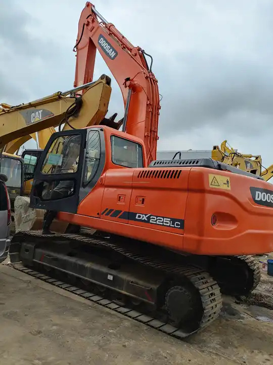 Used excavators in stock for sale second hand excavator used machinery equipment Doosan dx225 - Ekskavator me zinxhirë: foto 2 Used excavators in stock for sale second hand excavator used machinery equipment Doosan dx225 - Ekskavator me zinxhirë: foto 2
