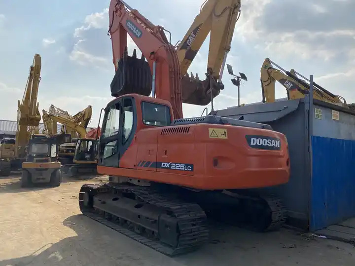 Used machinery equipment dx225 used excavators in stock for sale - Ekskavator me zinxhirë: foto 5 Used machinery equipment dx225 used excavators in stock for sale - Ekskavator me zinxhirë: foto 5