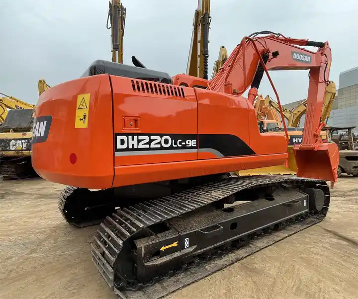 Used original Korea Doosan 20 ton excavator with cheap price and good condition DOOSAN Dx220LC-9e - Ekskavator me zinxhirë: foto 2 Used original Korea Doosan 20 ton excavator with cheap price and good condition DOOSAN Dx220LC-9e - Ekskavator me zinxhirë: foto 2