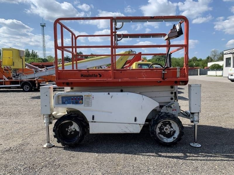 Haulotte Compact 10 DX - 4x4 - 10m - diesel - Ngritës gërshërë: foto 4 Haulotte Compact 10 DX - 4x4 - 10m - diesel - Ngritës gërshërë: foto 4