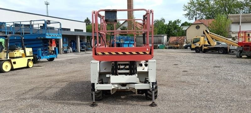 Haulotte Compact 10 DX - 4x4 - 10m - diesel - Ngritës gërshërë: foto 3 Haulotte Compact 10 DX - 4x4 - 10m - diesel - Ngritës gërshërë: foto 3