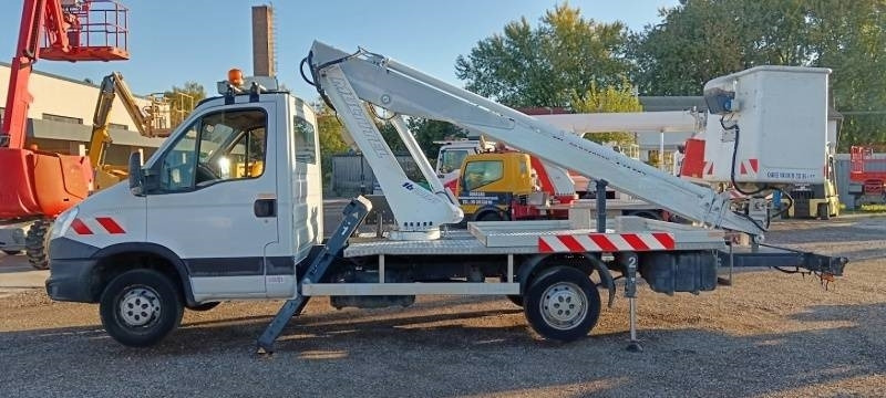 Iveco Daily Multitel 160 ALU DS - 16m - Platformë ajrore e montuar në kamion: foto 5 Iveco Daily Multitel 160 ALU DS - 16m - Platformë ajrore e montuar në kamion: foto 5