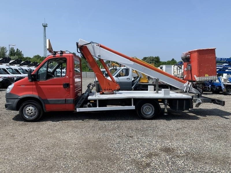 Iveco Daily Multitel 160 ALU DS - 16m - Platformë ajrore e montuar në kamion: foto 5 Iveco Daily Multitel 160 ALU DS - 16m - Platformë ajrore e montuar në kamion: foto 5