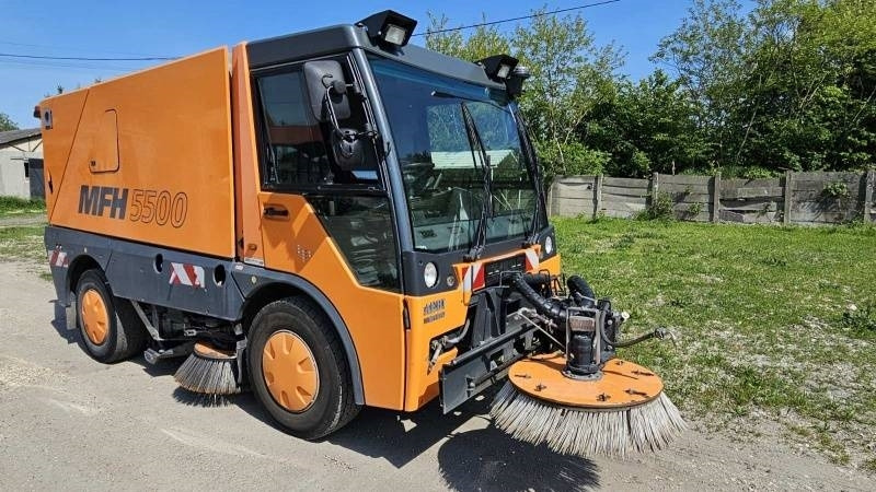 Mfh 5500 sweeper - with air conditionier - Makinë fshirëse për rrugët: foto 1 Mfh 5500 sweeper - with air conditionier - Makinë fshirëse për rrugët: foto 1