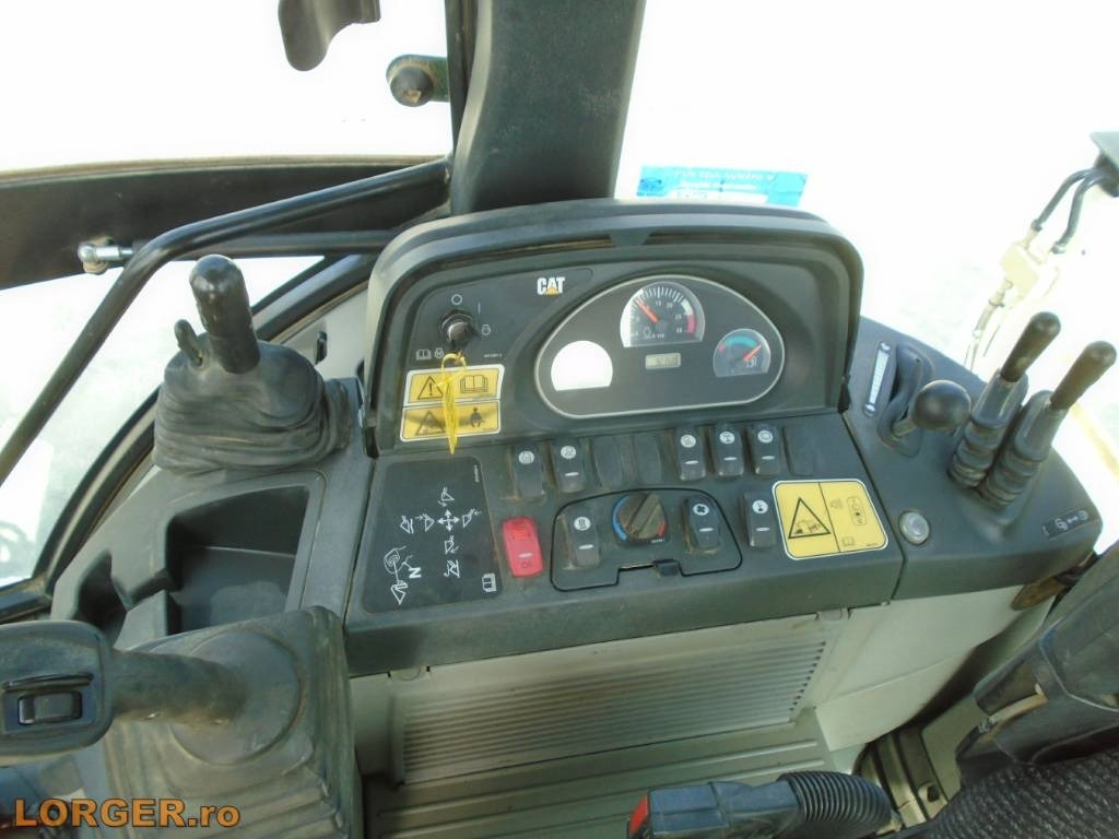 Fadromë me shkarkim nga prapa CAT 432 F: foto 9 Fadromë me shkarkim nga prapa CAT 432 F: foto 9