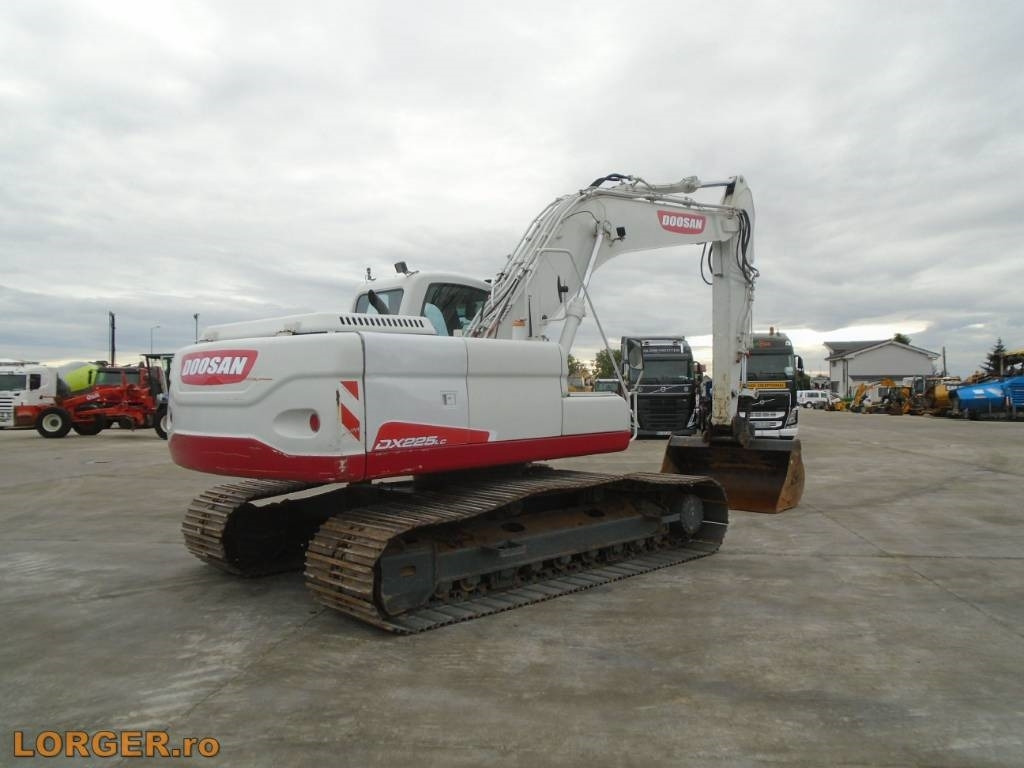 Doosan DX 225 LC with 18m long reach boom - Ekskavator me zinxhirë: foto 4 Doosan DX 225 LC with 18m long reach boom - Ekskavator me zinxhirë: foto 4