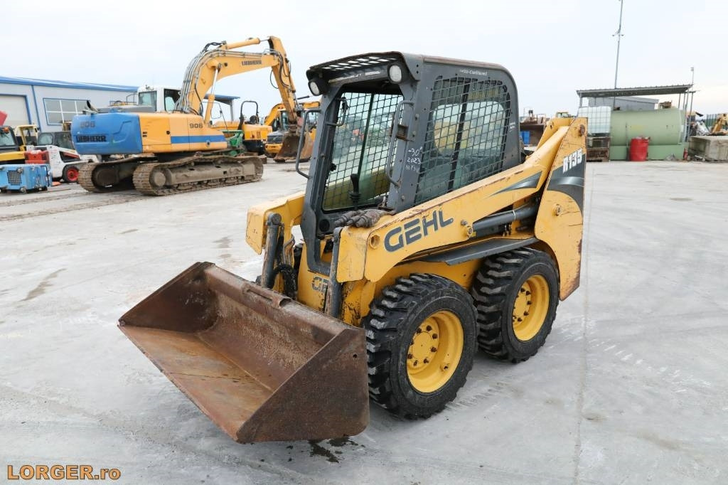 Gehl R 135 - Mini fadrom: foto 1 Gehl R 135 - Mini fadrom: foto 1