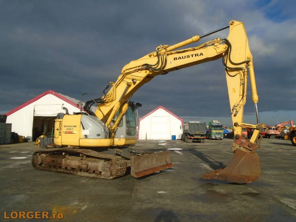 New Holland E 235 B SR-2* Blade - Ekskavator me zinxhirë: foto 1 New Holland E 235 B SR-2* Blade - Ekskavator me zinxhirë: foto 1