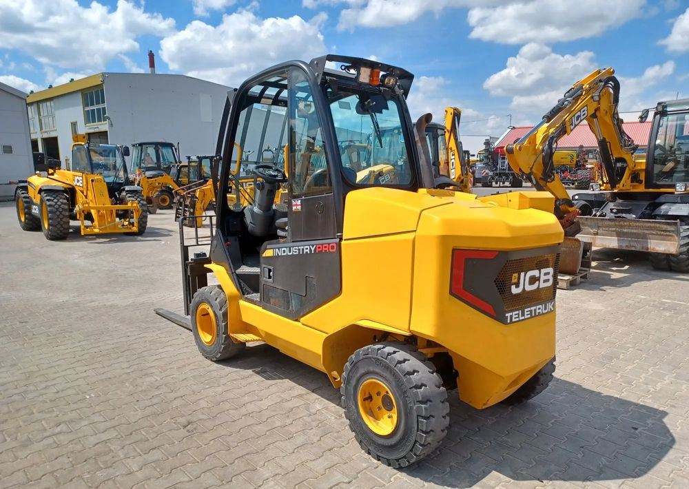 JCB TLT 35-26D - Ekskavator teleskopik, Pirun ngritës: foto 4 JCB TLT 35-26D - Ekskavator teleskopik, Pirun ngritës: foto 4