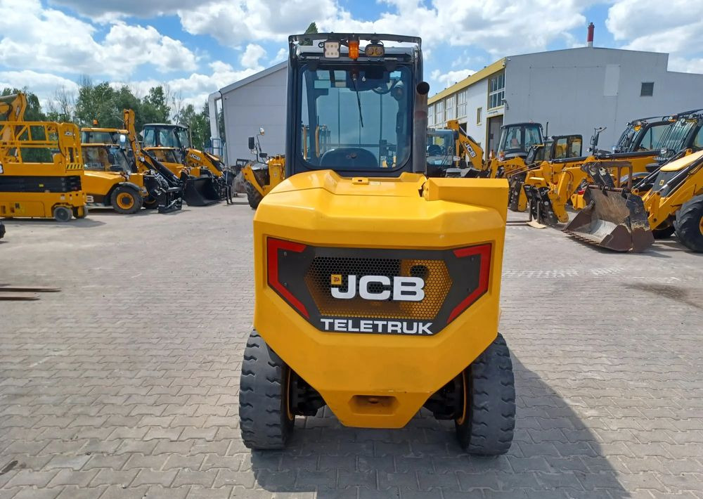 JCB TLT 35-26D - Ekskavator teleskopik, Pirun ngritës: foto 5 JCB TLT 35-26D - Ekskavator teleskopik, Pirun ngritës: foto 5