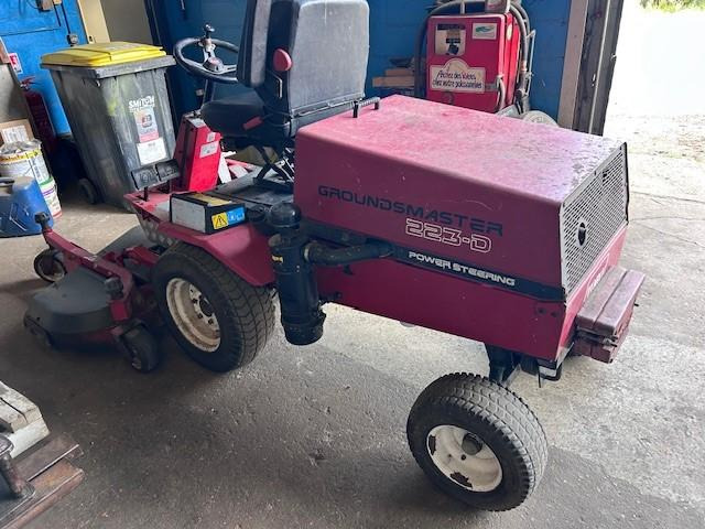 Toro 223D Groundmaster FRONTAL - Korrëse bari i kopshtit: foto 3 Toro 223D Groundmaster FRONTAL - Korrëse bari i kopshtit: foto 3