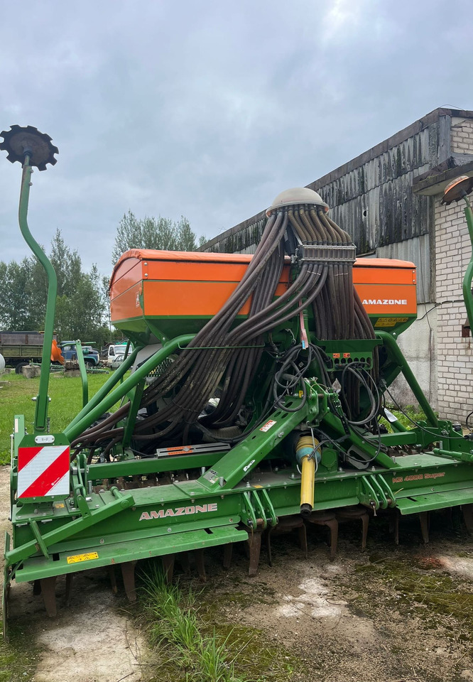 AMAZONE AD-P 4000 Super - Mbjellëse e kombinuar në radhë: foto 2 AMAZONE AD-P 4000 Super - Mbjellëse e kombinuar në radhë: foto 2