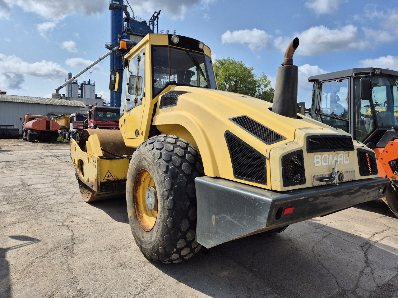 BOMAG BW211 D-4 - Ngjeshës: foto 3 BOMAG BW211 D-4 - Ngjeshës: foto 3