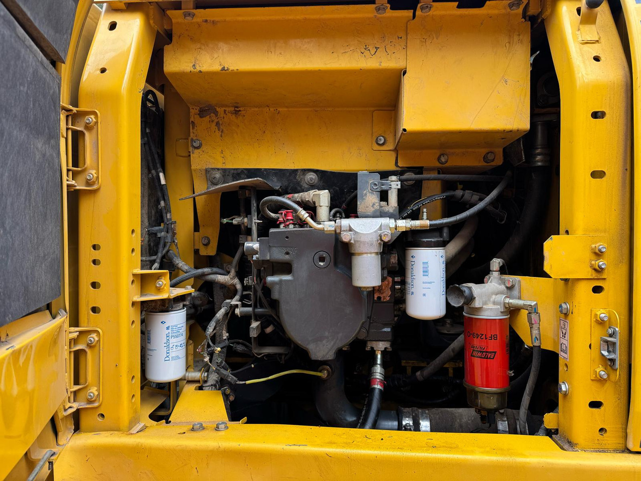 KOMATSU PC210LC-11 - Ekskavator me zinxhirë: foto 3 KOMATSU PC210LC-11 - Ekskavator me zinxhirë: foto 3