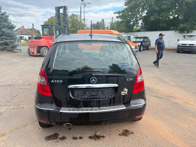 Mercedes-Benz A 180 A -Klasse A 180 CDI - Veturë: foto 4 Mercedes-Benz A 180 A -Klasse A 180 CDI - Veturë: foto 4