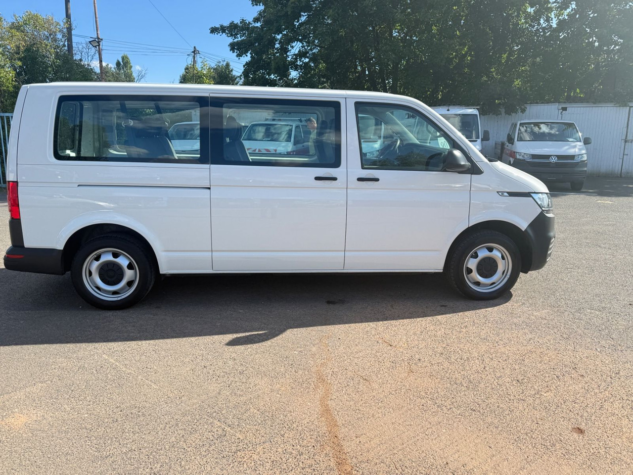 Volkswagen T6 Transporter Kombi lang 9 Sitzer - Furgon pasagjerësh: foto 5 Volkswagen T6 Transporter Kombi lang 9 Sitzer - Furgon pasagjerësh: foto 5