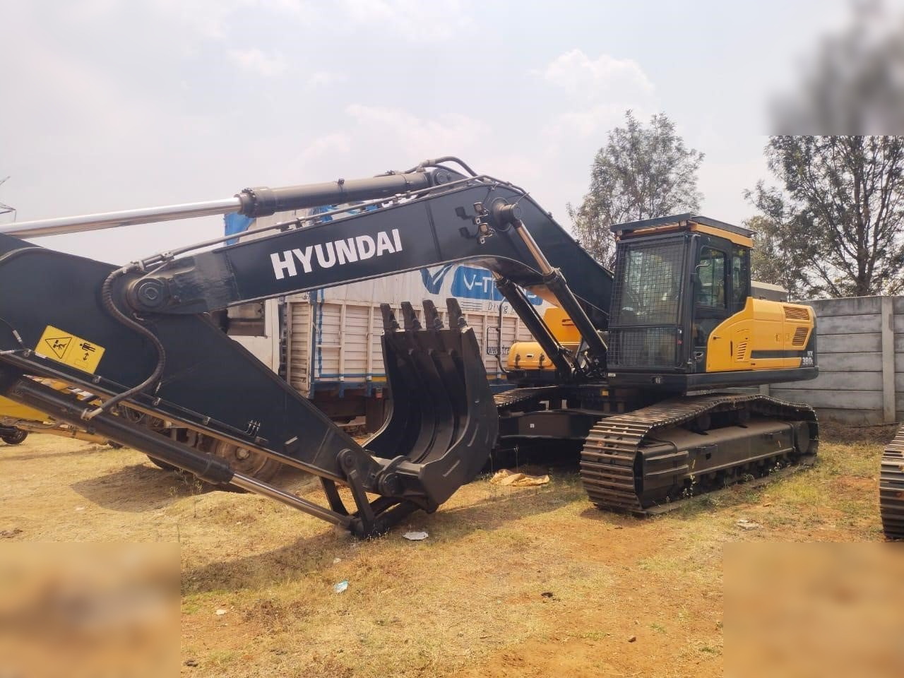 HYUNDAI HX380L - Ekskavator me zinxhirë: foto 2 HYUNDAI HX380L - Ekskavator me zinxhirë: foto 2