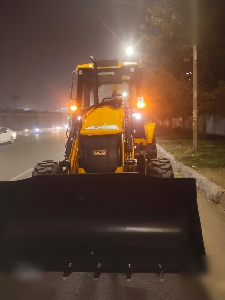 JCB 3DX SUPER - Fadromë me shkarkim nga prapa: foto 4 JCB 3DX SUPER - Fadromë me shkarkim nga prapa: foto 4