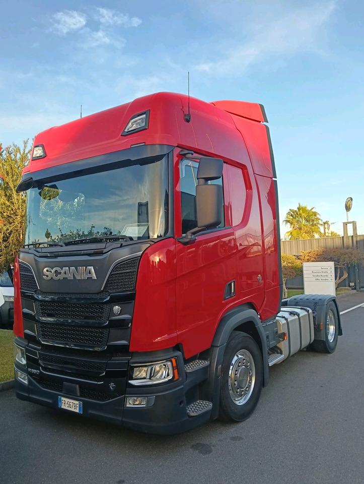 Scania R650 - Gjysmë-kamion: foto 1 Scania R650 - Gjysmë-kamion: foto 1