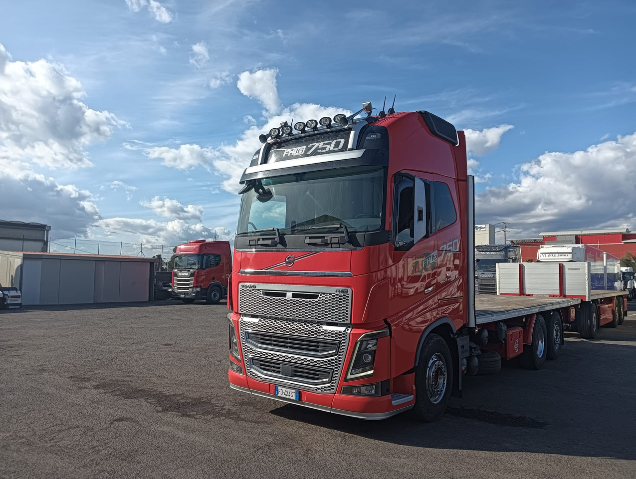 VOLVO FH16 750 - Kamion me karroceri të hapur: foto 1 VOLVO FH16 750 - Kamion me karroceri të hapur: foto 1