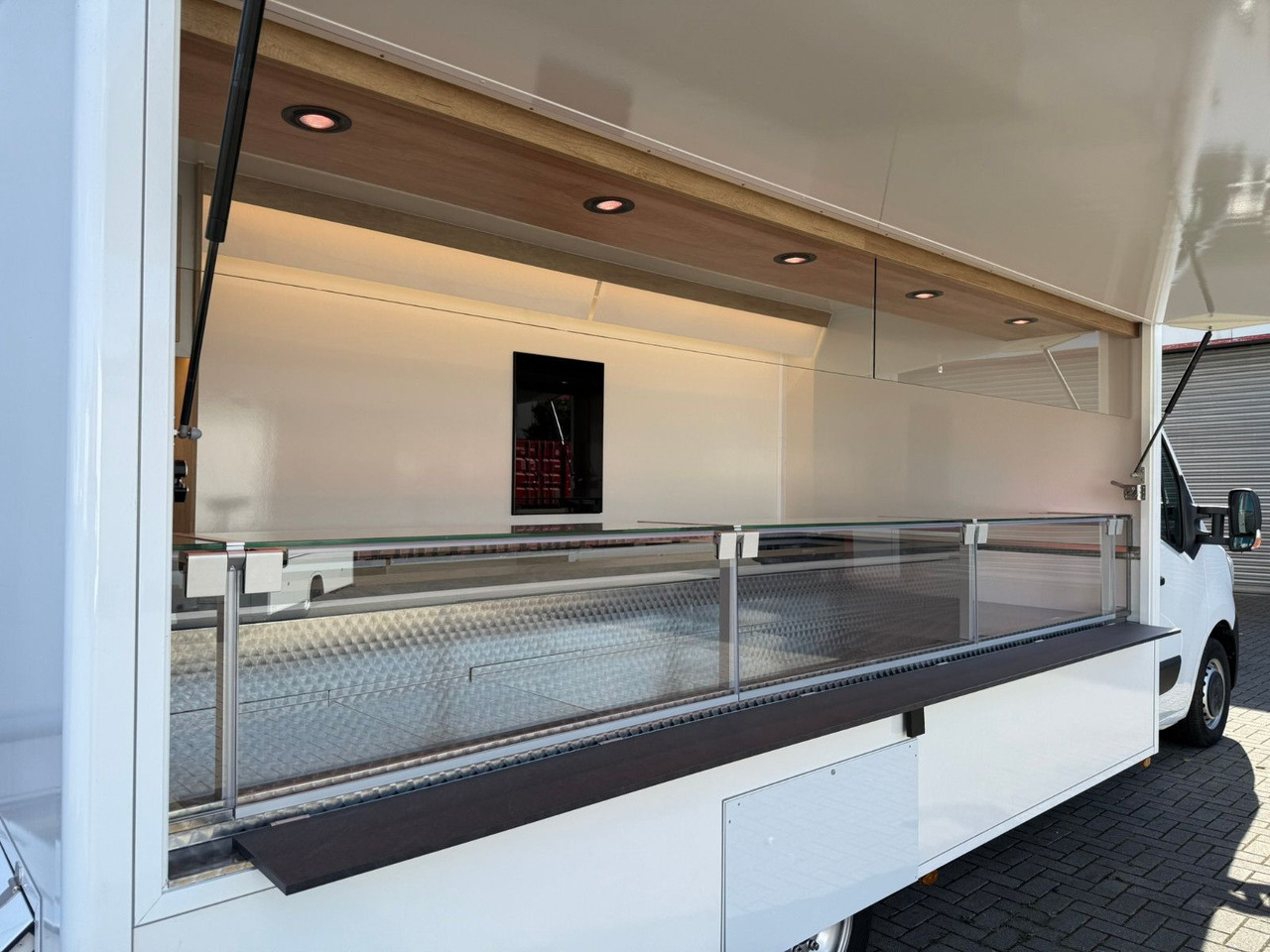 Renault ESSELMANN Verkaufsmobil - Kamion shpërndarës: foto 4 Renault ESSELMANN Verkaufsmobil - Kamion shpërndarës: foto 4