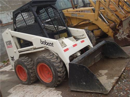 Bobcat S 130 - Mini fadrom: foto 1 Bobcat S 130 - Mini fadrom: foto 1