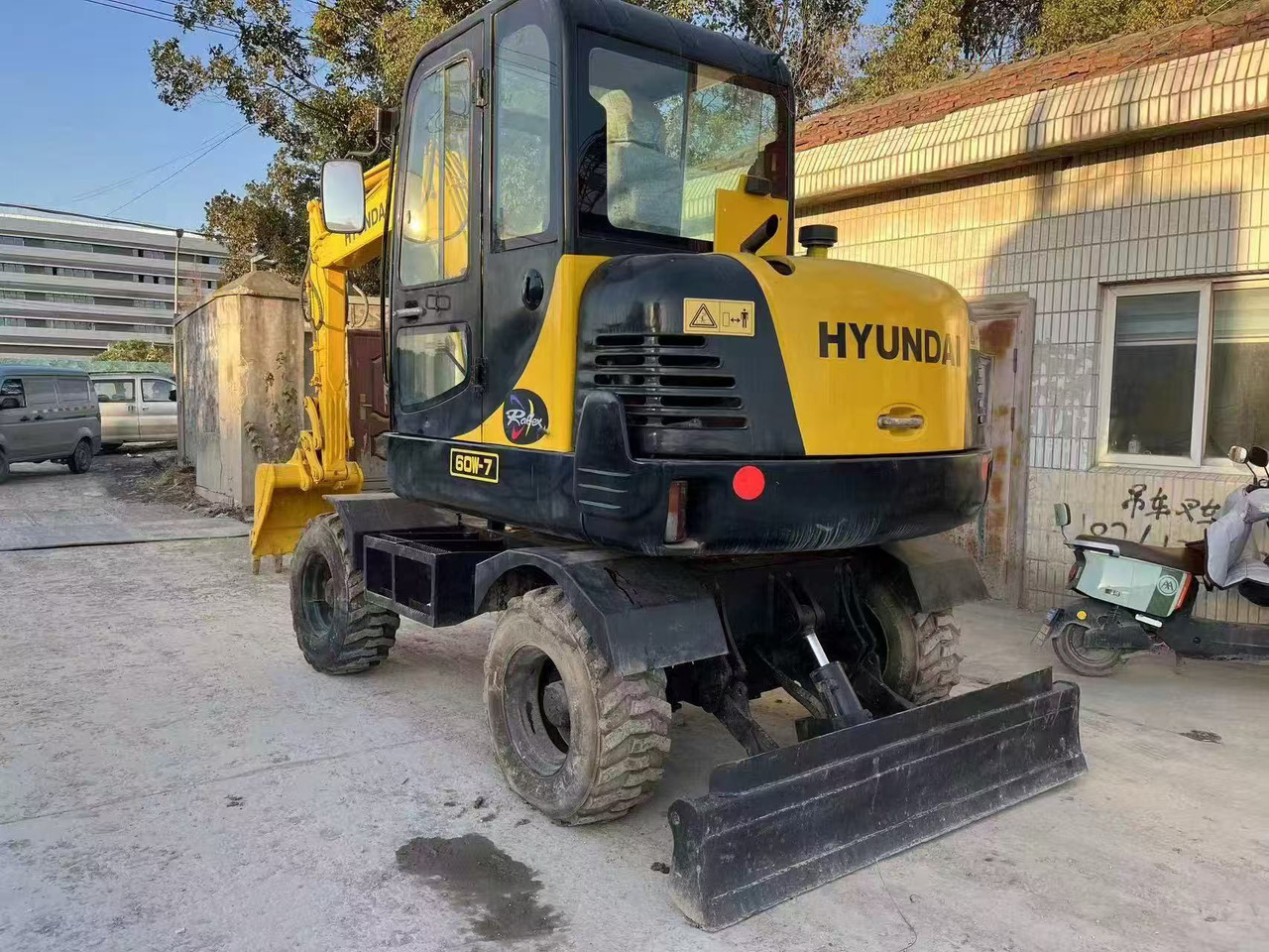 Huyndai 60W-7 - Ekskavator me goma: foto 5 Huyndai 60W-7 - Ekskavator me goma: foto 5