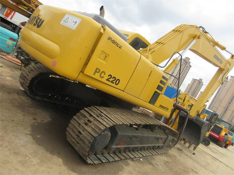 Komatsu PC220-6 - Ekskavator me zinxhirë: foto 1 Komatsu PC220-6 - Ekskavator me zinxhirë: foto 1