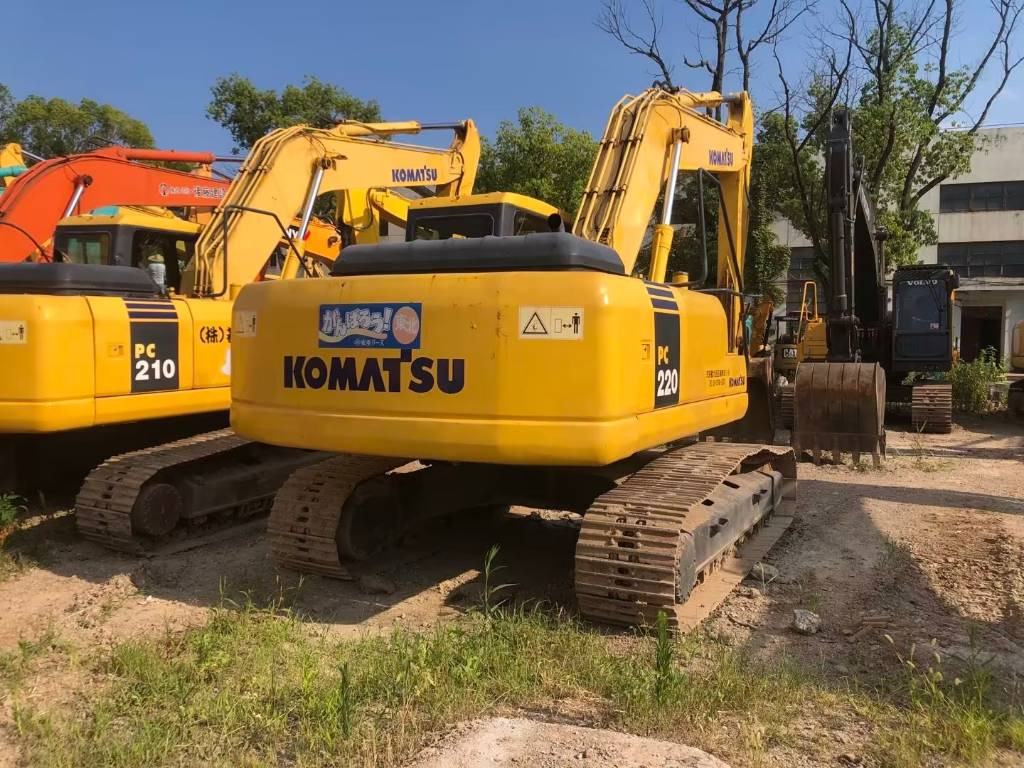 Komatsu PC220-7 - Ekskavator me zinxhirë: foto 1 Komatsu PC220-7 - Ekskavator me zinxhirë: foto 1