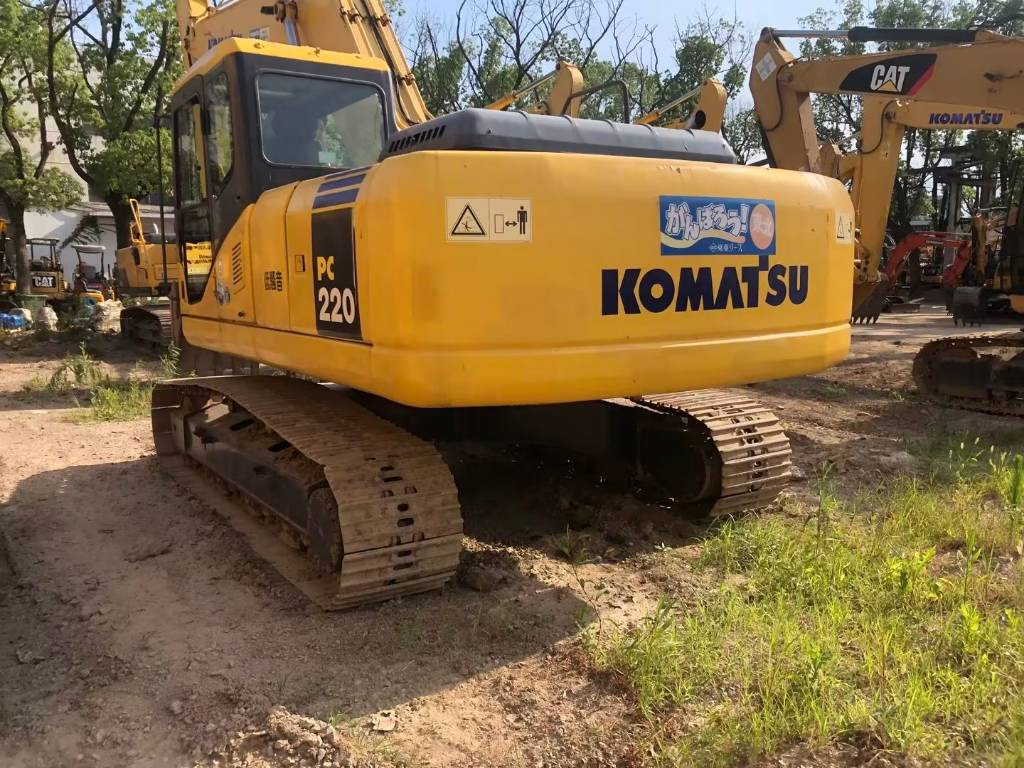 Komatsu PC220-7 - Ekskavator me zinxhirë: foto 1 Komatsu PC220-7 - Ekskavator me zinxhirë: foto 1