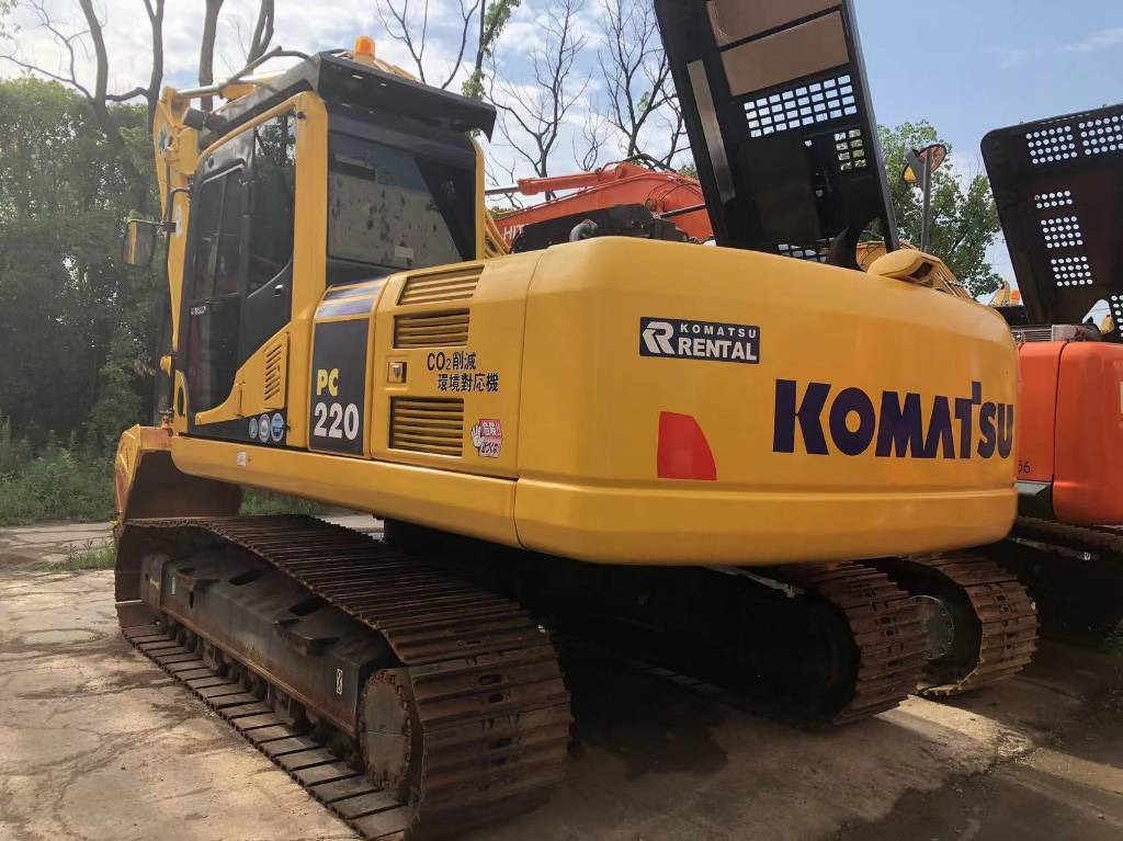 Komatsu PC220-8 - Ekskavator me zinxhirë: foto 1 Komatsu PC220-8 - Ekskavator me zinxhirë: foto 1