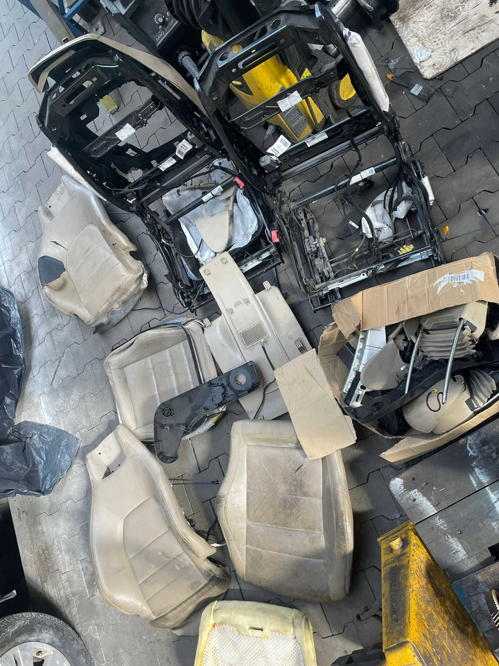 Fotele do Mercedes W 207 kabrio - Ndenjësja për Veturë: foto 2 Fotele do Mercedes W 207 kabrio - Ndenjësja për Veturë: foto 2