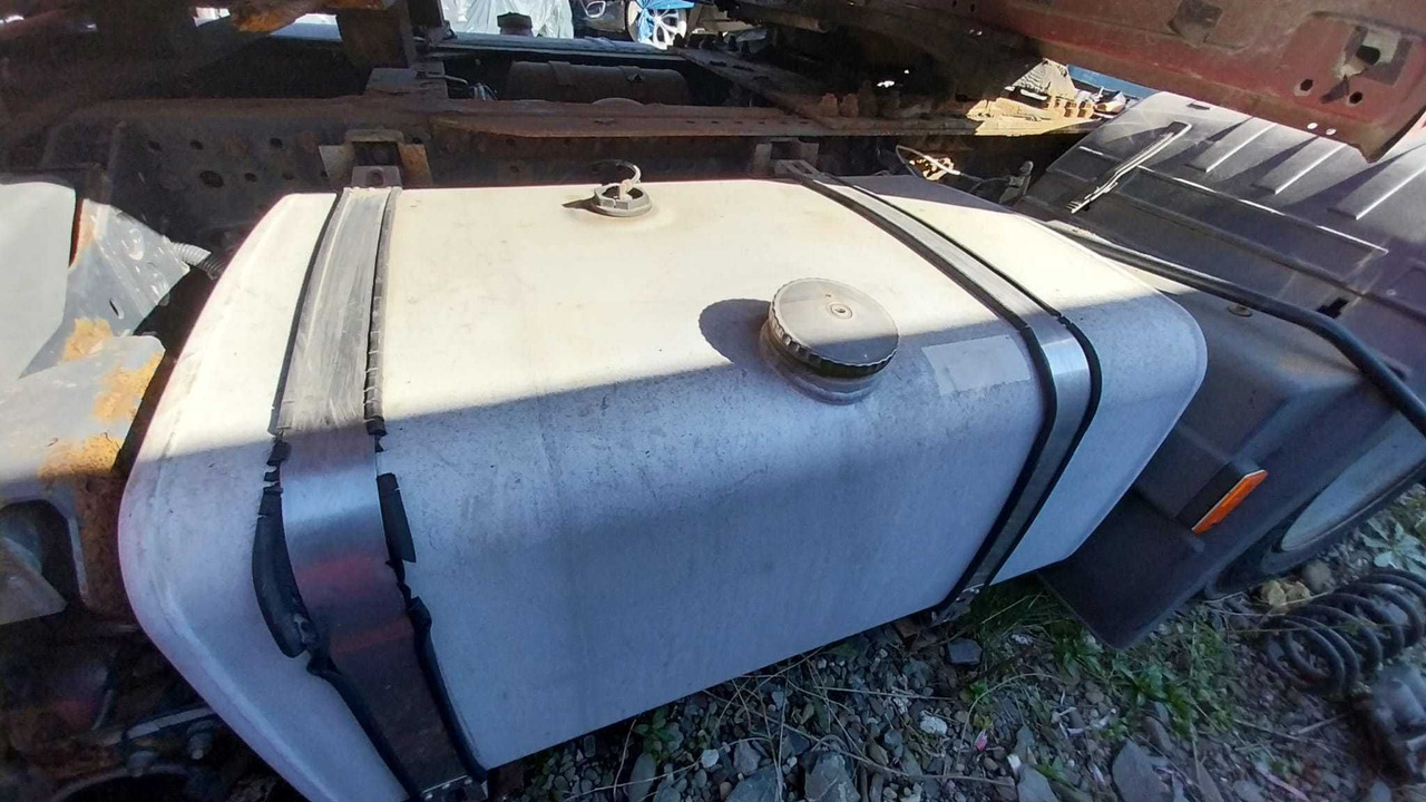 Zbiornik paliwa 280 / 300 IVECO STRALIS hiway mega e5 - Serbatori i karburantit për Kamioni: foto 1 Zbiornik paliwa 280 / 300 IVECO STRALIS hiway mega e5 - Serbatori i karburantit për Kamioni: foto 1