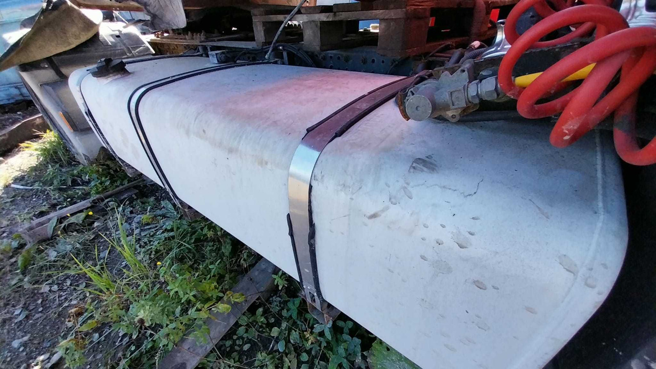 Zbiornik paliwowa bak IVECO STRALIS hiway mega e5 aluminiowy 570/600 - Serbatori i karburantit për Kamioni: foto 2 Zbiornik paliwowa bak IVECO STRALIS hiway mega e5 aluminiowy 570/600 - Serbatori i karburantit për Kamioni: foto 2