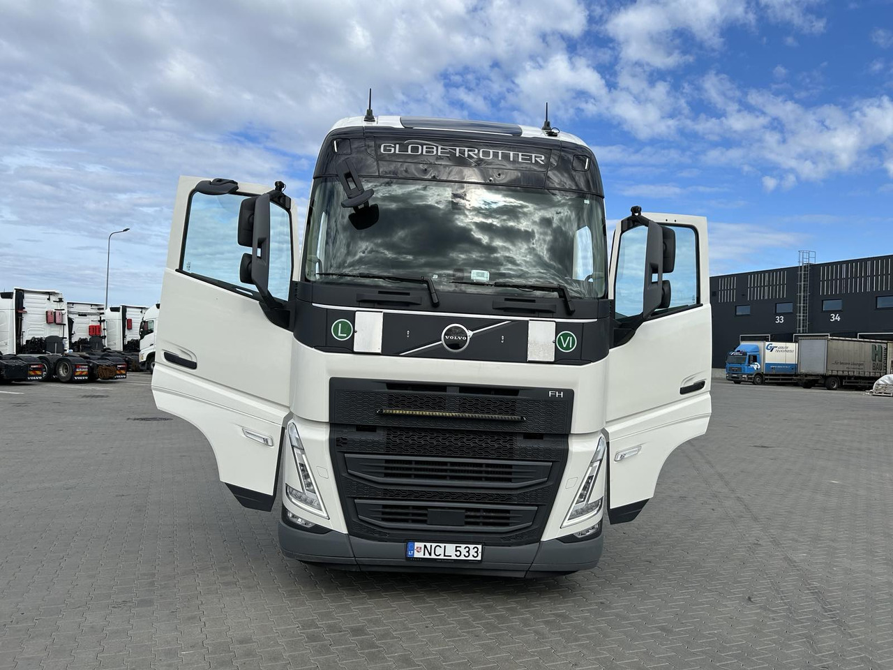 VOLVO FH D13 - Gjysmë-kamion: foto 4 VOLVO FH D13 - Gjysmë-kamion: foto 4